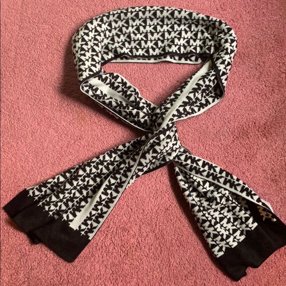 Michael Kors Scarf & Hat